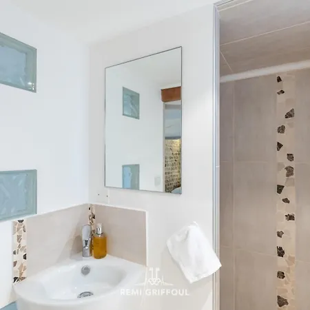 Vakantiehuis Family - In The Heart Of 8 Guests Private Garden Honfleur